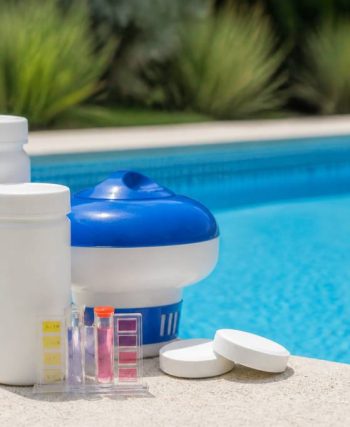 Brome piscine dangereux : risques, précautions et solutions pour une eau saine